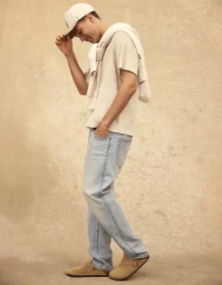 AE EasyFlex +TENCEL™ Fibers Original Straight Jean Light Tinted Wash 11 AE EasyFlex +TENCEL™ Fibers Original Straight Jean Light Tinted Wash -American Eagle Fashion 0111 7245 482 l2