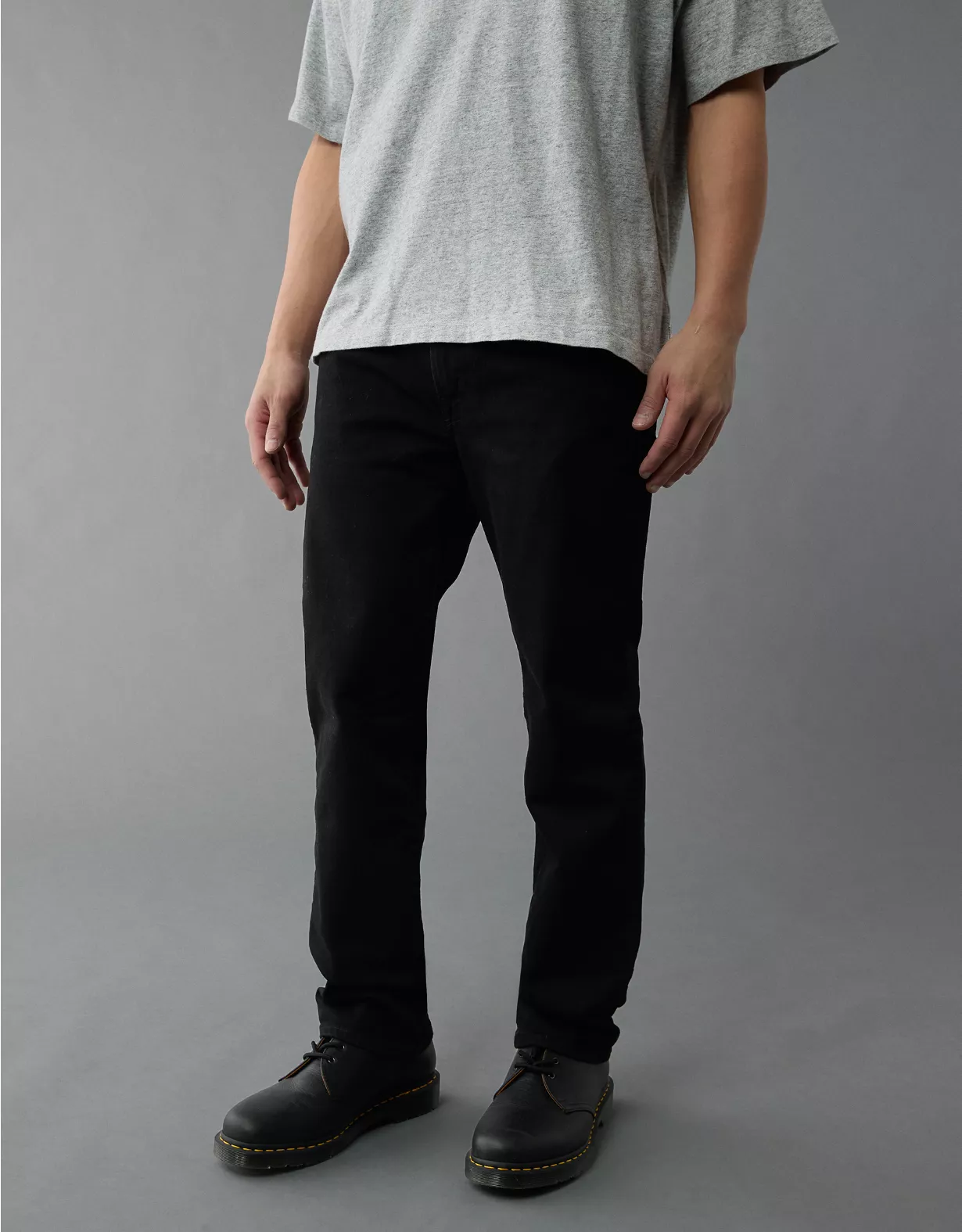 AE AirFlex+ TENCEL™ Fibers Relaxed Straight Jean Black 1 AE AirFlex+ TENCEL™ Fibers Relaxed Straight Jean Black