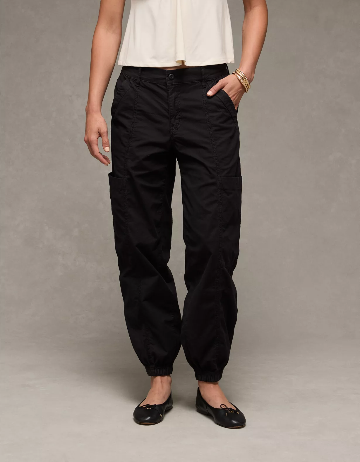 AE Snappy Stretch High-Waisted Baggy Cargo Jogger Onyx Black 1 AE Snappy Stretch High-Waisted Baggy Cargo Jogger Onyx Black