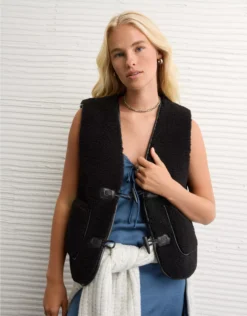 AE Sherpa Vest Bold Black
