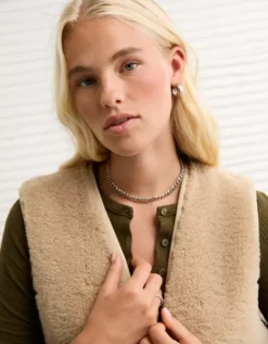 AE Sherpa Vest Khaki -American Eagle Fashion 0383 3706 212 d2