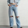 AE Strigid Low-Rise Ex-Boyfriend Jean Light Vintage