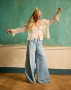 AE Baggy A-Line Fit Jean Light Wash