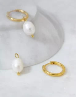 AEO Keepers Collection 14K Gold-Plated Pearl Huggie Earrings Gold 5 AEO Keepers Collection 14K Gold-Plated Pearl Huggie Earrings Gold -American Eagle Fashion 0484 7876 709 d1