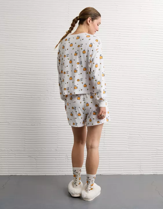 AE Luxe Plush Snoopy Halloween PJ Set Cream 2 AE Luxe Plush Snoopy Halloween PJ Set Cream - Image 2