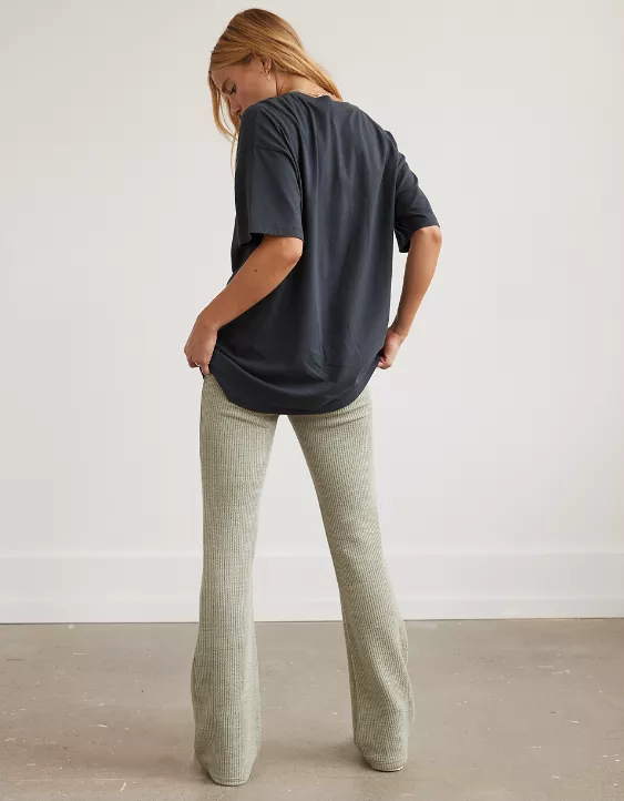 AE Oversized Queen Graphic Tee 2 AE Oversized Queen Graphic Tee - Image 2