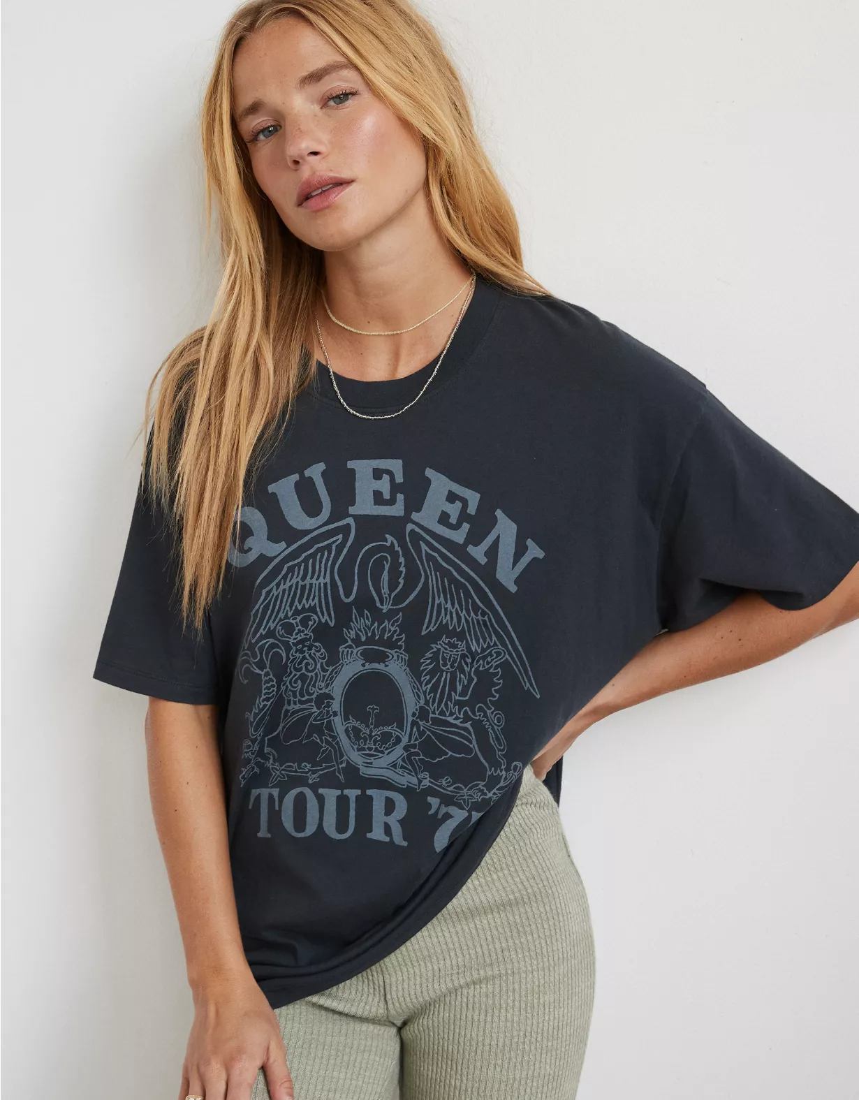 AE Oversized Queen Graphic Tee 1 AE Oversized Queen Graphic Tee