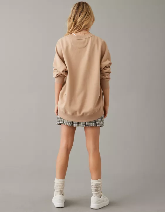 AE Oversized Friends Graphic Sweatshirt 2 AE Oversized Friends Graphic Sweatshirt - Image 2