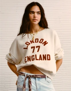 AE Off The Shoulder Destination Graphic Sweatshirt Cream