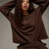 AE Everyday Luxe Cropped Cut-Off Sweatshirt Dark Brown