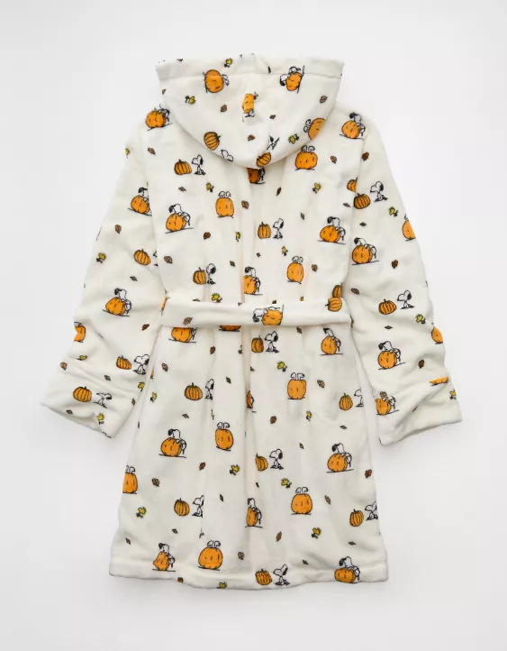 AE Snoopy Cozy Bath Robe Cake Batter 4 AE Snoopy Cozy Bath Robe Cake Batter - Image 4