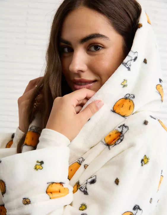 AE Snoopy Cozy Bath Robe Cake Batter 6 AE Snoopy Cozy Bath Robe Cake Batter - Image 6