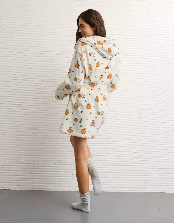 AE Snoopy Cozy Bath Robe Cake Batter 2 AE Snoopy Cozy Bath Robe Cake Batter - Image 2