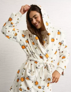 AE Snoopy Cozy Bath Robe Cake Batter 10 AE Snoopy Cozy Bath Robe Cake Batter -American Eagle Fashion 1472 1248 119 os