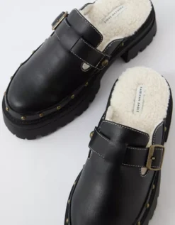 AE Cozy Lug Clog -American Eagle Fashion 2411 6308 001 d1