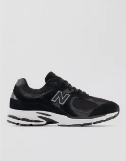 New Balance Men's 2002R Sneaker Black
