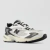 New Balance Men's 725 Sneaker Washed Black