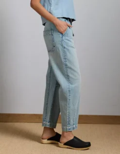 AE77 Premium Pleated Barrel Jean Light Wash -American Eagle Fashion 7302 4590 915 os