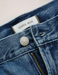 AE77 Premium Super Wide Jean Medium Wash 13 AE77 Premium Super Wide Jean Medium Wash -American Eagle Fashion 7302 4815 936 d1