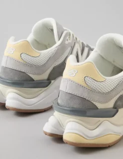 New Balance Women's 9060 Sneaker Light Gray -American Eagle Fashion 7412 6320 951 d3